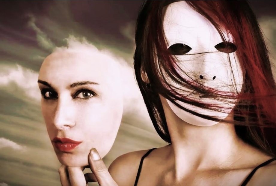 Self-Deception (maxtapety.pl)